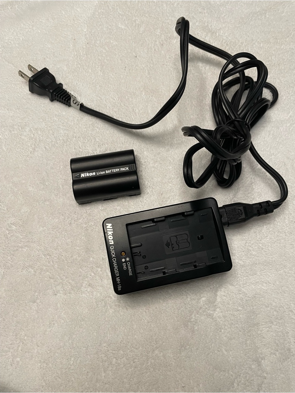 Nikon MH-18a Quick Charger + Genuine EN-EL3a Battery Bundle.